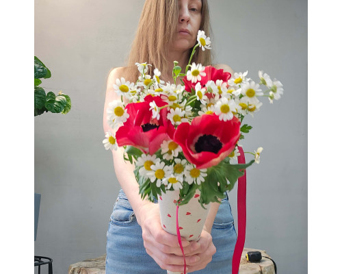 Яркий комплимент с анемонами