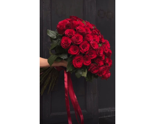 Моно букет из красных роз